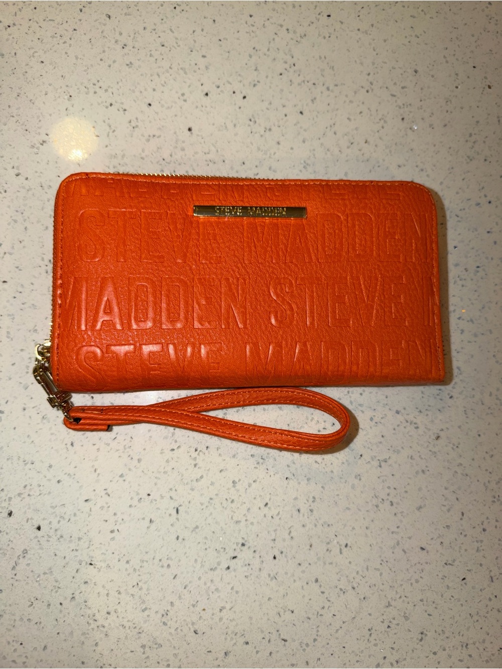 Steve Madden  Embossed Zip Wristlet with Detachable Strap 🧡PLZ  LOOK AT PICS